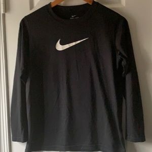 🌺 Nike Dry-Fit long sleeve shirt